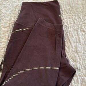 Lululemon size 8 special edition, gold, accented, align pant